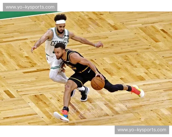 巅峰对垒的静止时刻：骑士vs凯尔特人回放中隐藏的篮球哲学与热血瞬间